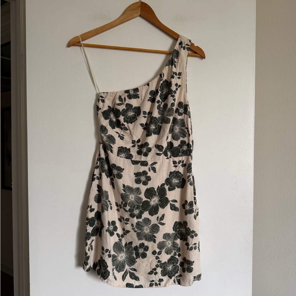 NWT Abercrombie & Fitch Cream/Green Floral Linen Blend One Shoulder Mini Dress - Picture 2 of 9
